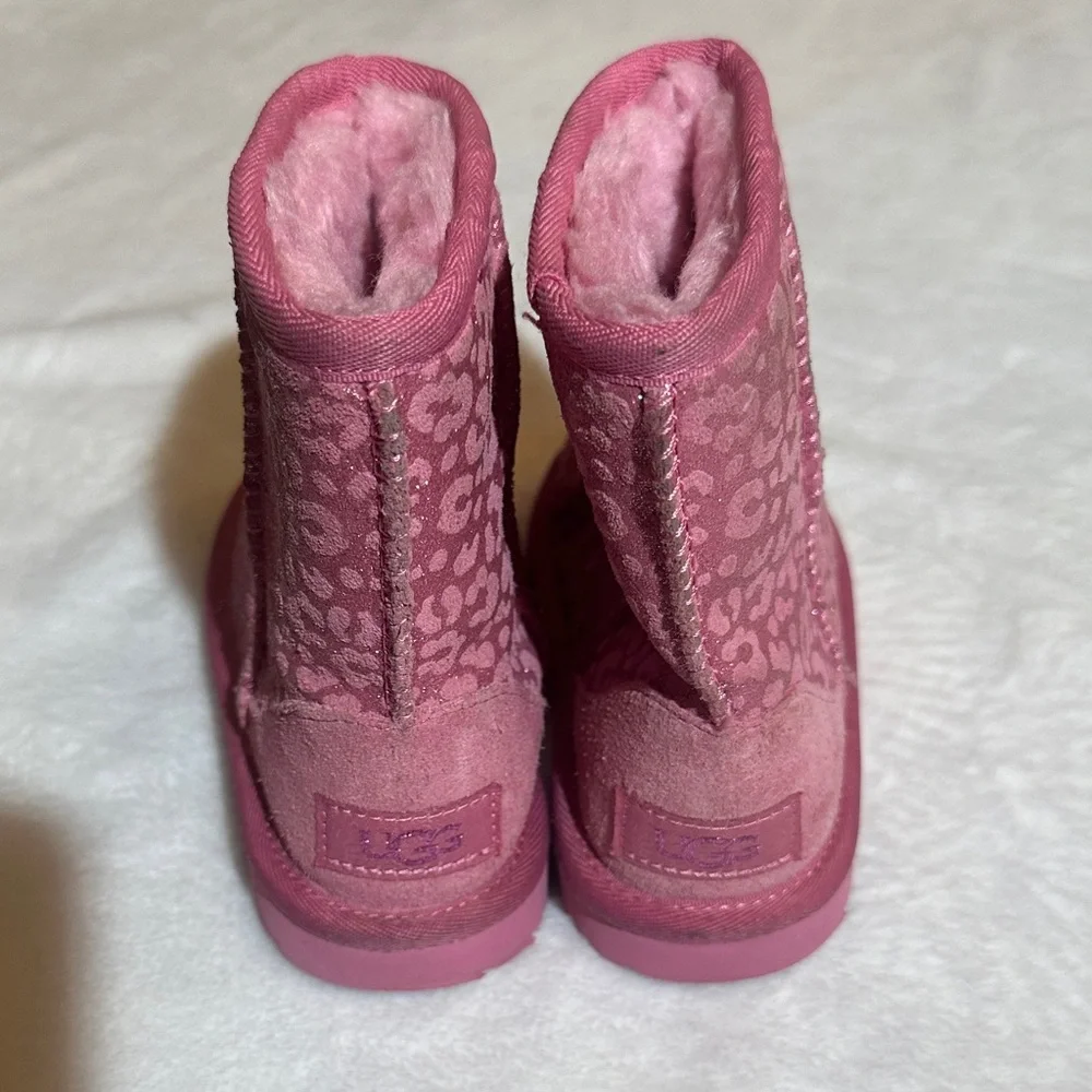 VGUC UGG girls classic Pink Glitter Leopard Print Boots size 10